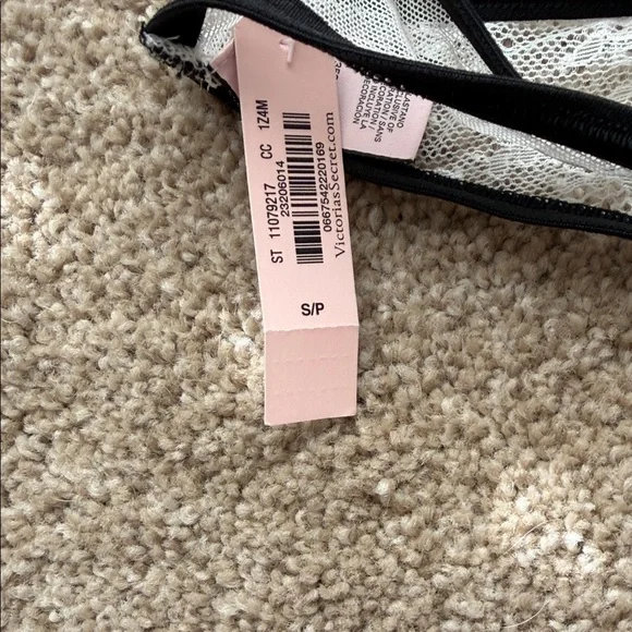 Victoria's Secret Ivory Lace Push-Up Bra & Thong with Black Trim - Picture 4 of 9